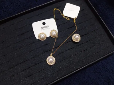 Shiny Big Pearl Design Necklace Set (4 pcs)